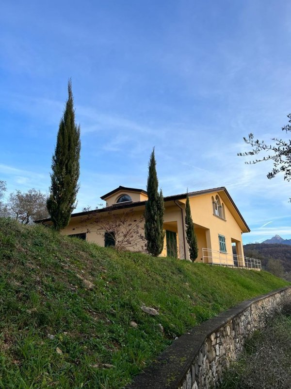 Villa a Fivizzano