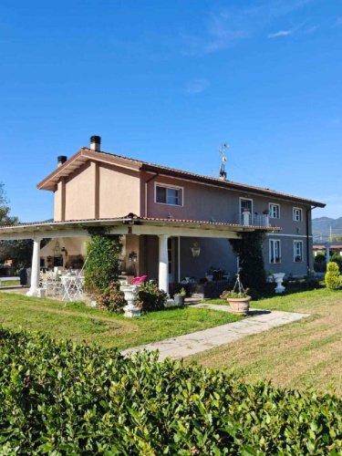 Дом в Виллафранка-ин-Луниджана