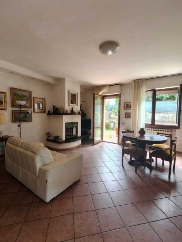 Casa geminada em Podenzana