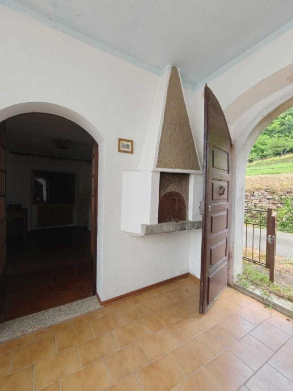 Farmhouse in Comano