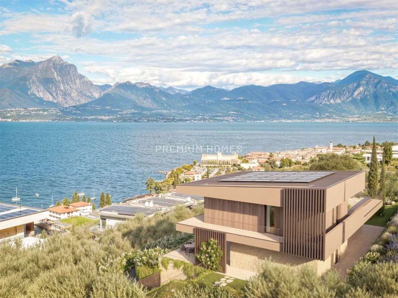 Villa a Torri del Benaco
