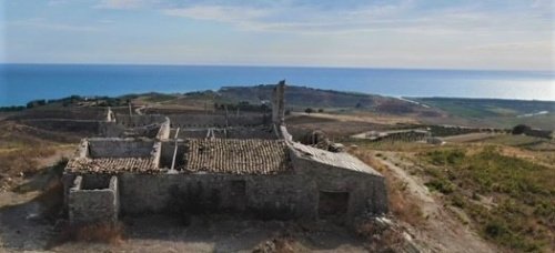 Дом с внутренним двором в Каттолика-Эраклея