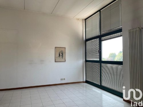 Edifício comercial em Dueville