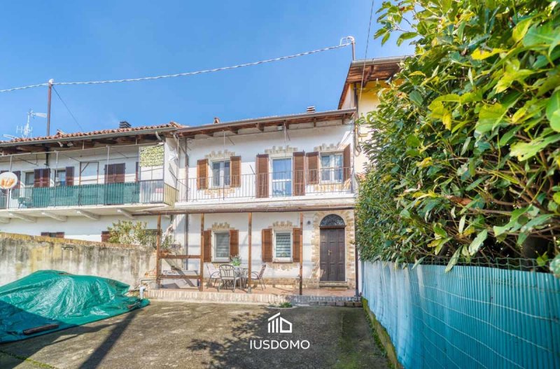 Особняк из двух квартир в Верруа-Савоя