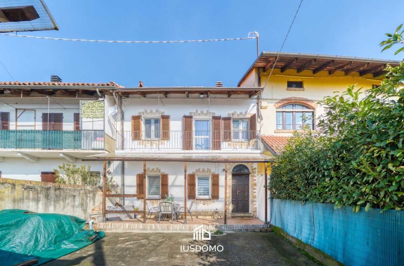 Особняк из двух квартир в Верруа-Савоя