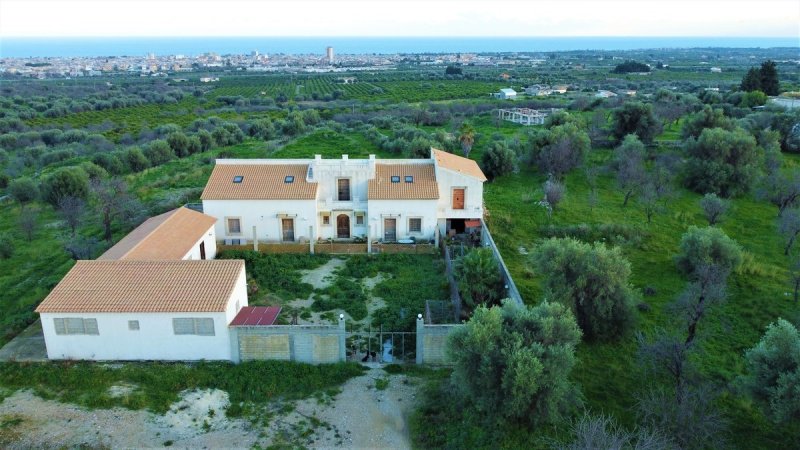 Вилла в Авола