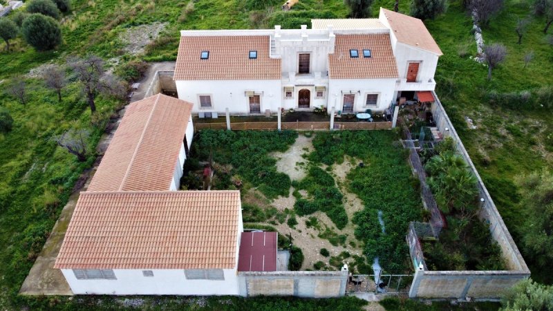 Вилла в Авола