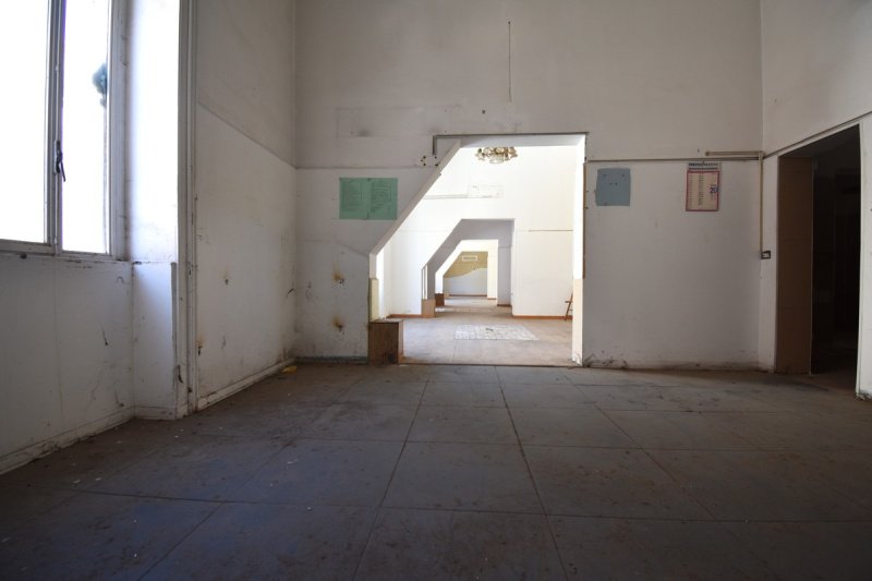 Kommersiell byggnad i Avola