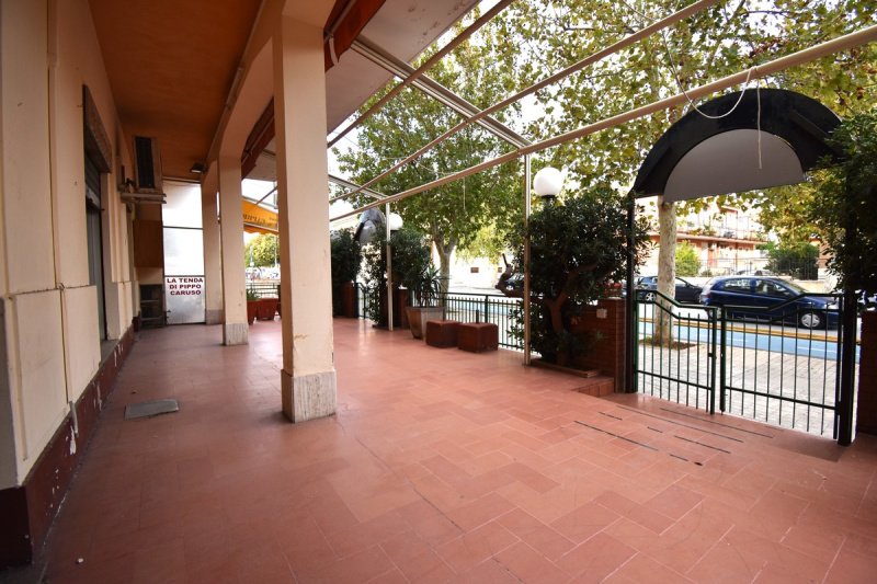 Kommersiell byggnad i Avola