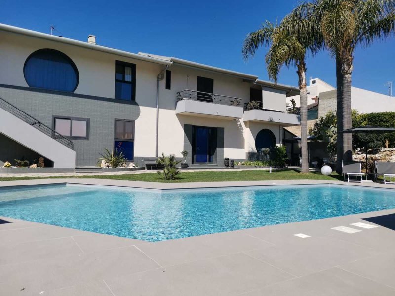 Вилла в Авола