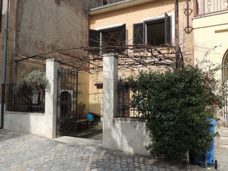 Крыша/земля в Чивита-д'Антино