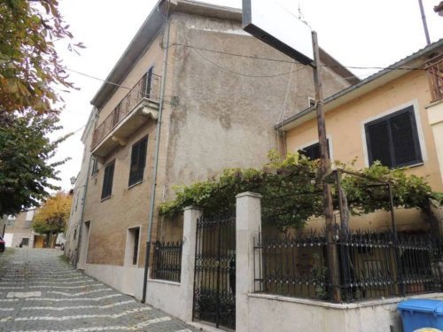 Top-to-bottom house in Civita d'Antino