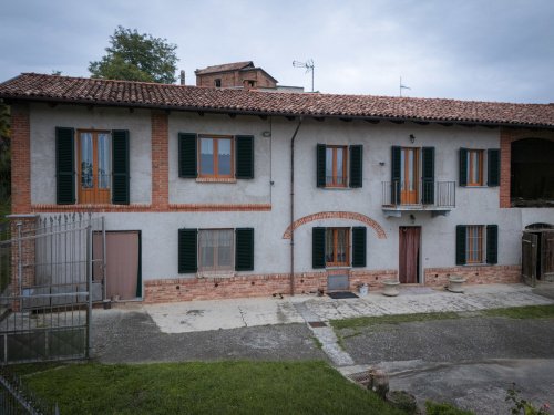 Casa di campagna a Montiglio Monferrato
