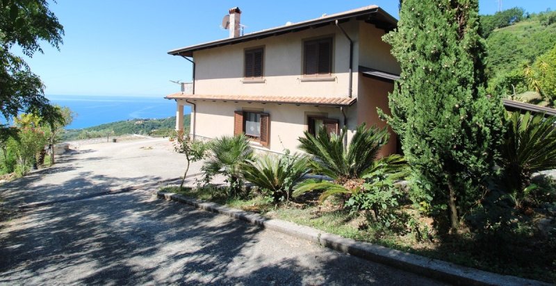 Casa indipendente a Torraca
