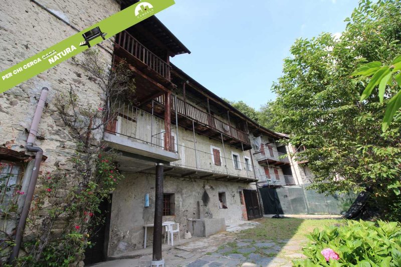 Half-vrijstaande woning in Pamparato