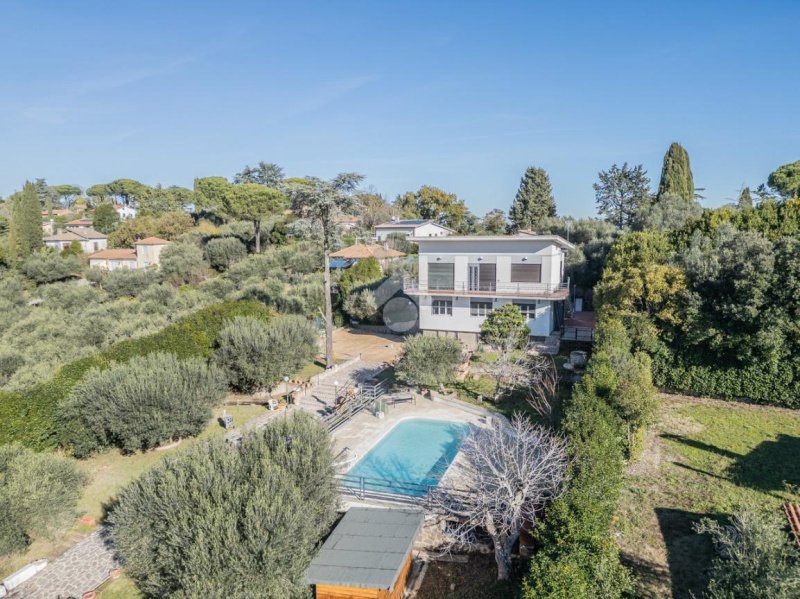 Вилла в Сутри