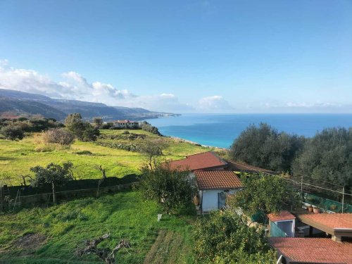 Takvåning i Zambrone