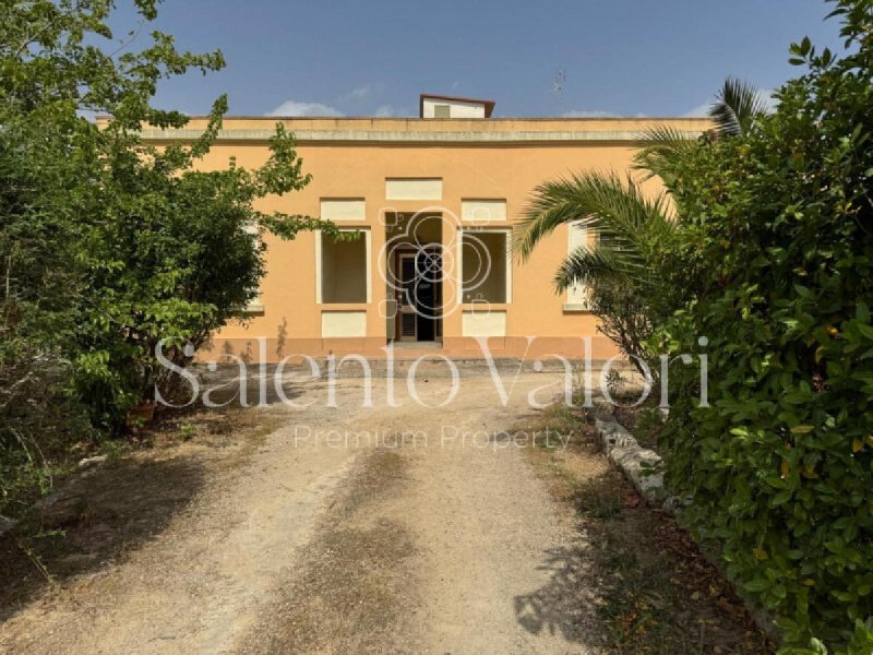 Villa in Parabita