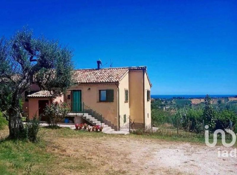 Moradia em Cupra Marittima