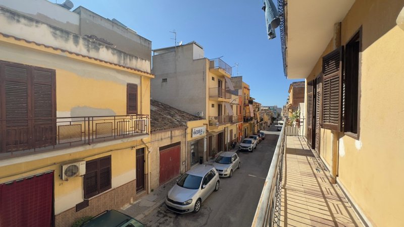 巴莱斯特拉泰公寓