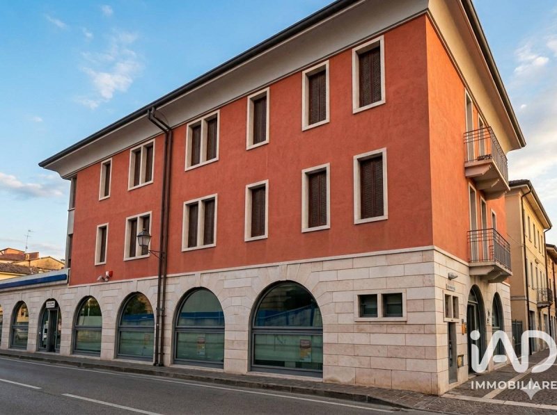Commercial property in Roverbella