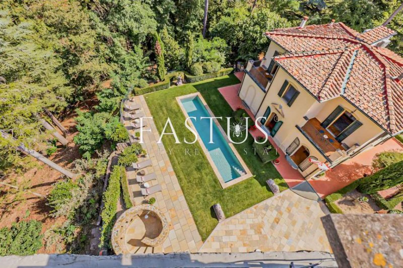 Отдельно стоящий дом в Флоренция