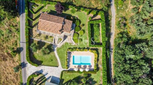 Klein huisje op het platteland in Volterra