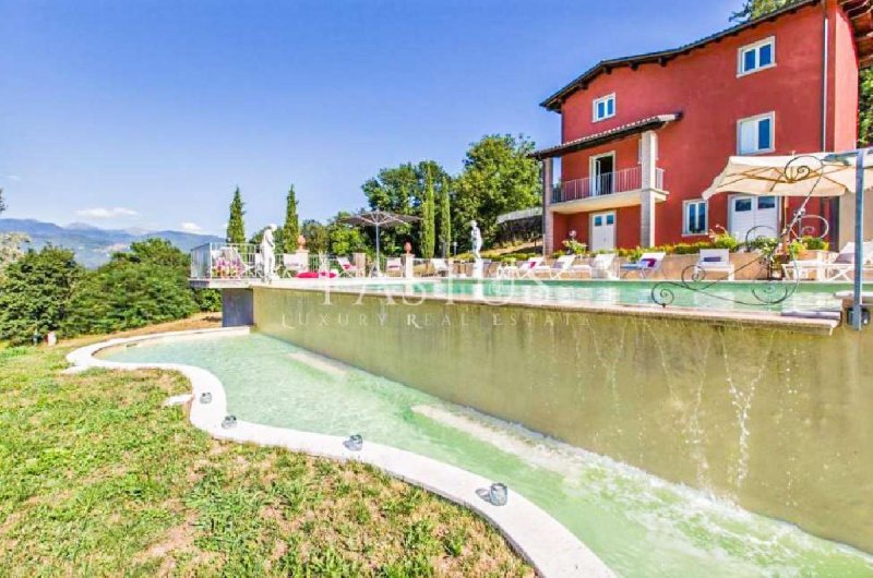 Villa in Camporgiano