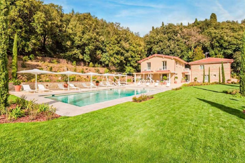 Вилла в Серравалле-Пистойезе