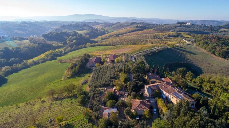 Klein huisje op het platteland in Poggibonsi