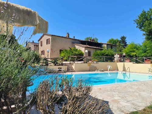 埃尔萨谷口村农舍