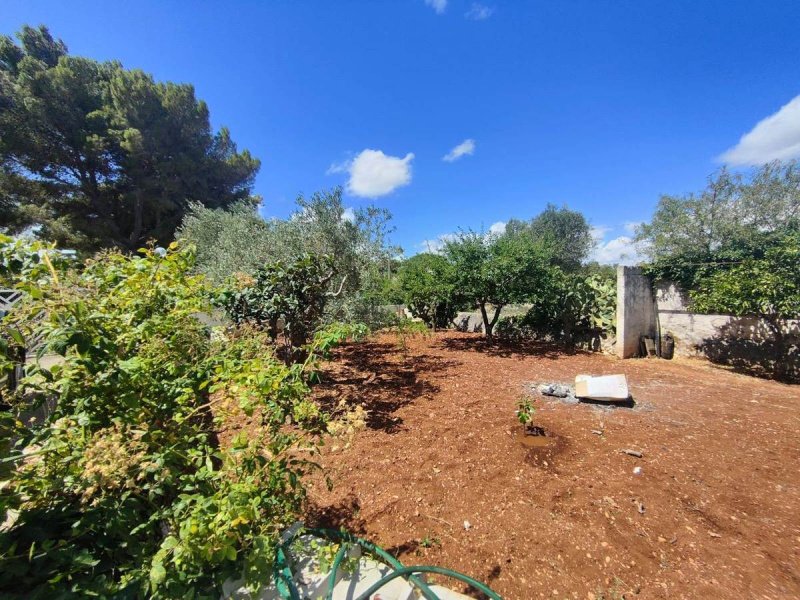 Особняк в Остуни