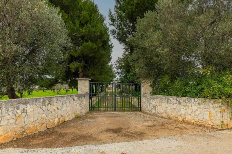 Вилла в Остуни