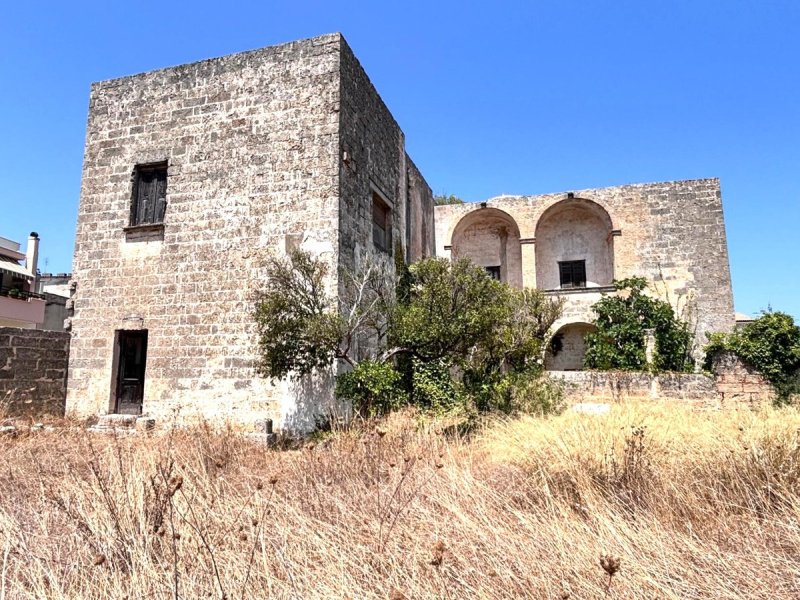 Историческое здание в Presicce-Acquarica