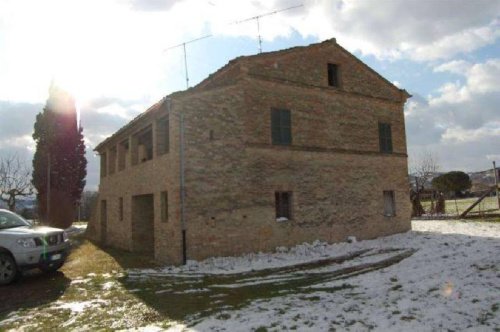 Farmhouse in Falerone