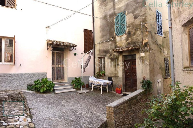 Doppelhaushälfte in Montedinove