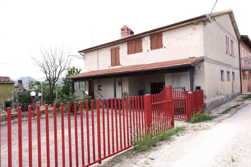 Casa geminada em Venarotta