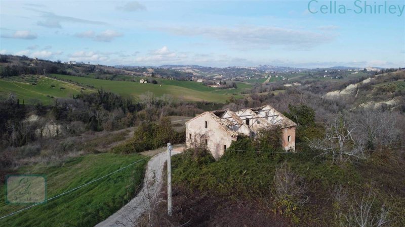 Отдельно стоящий дом в Монсампьетро-Морико