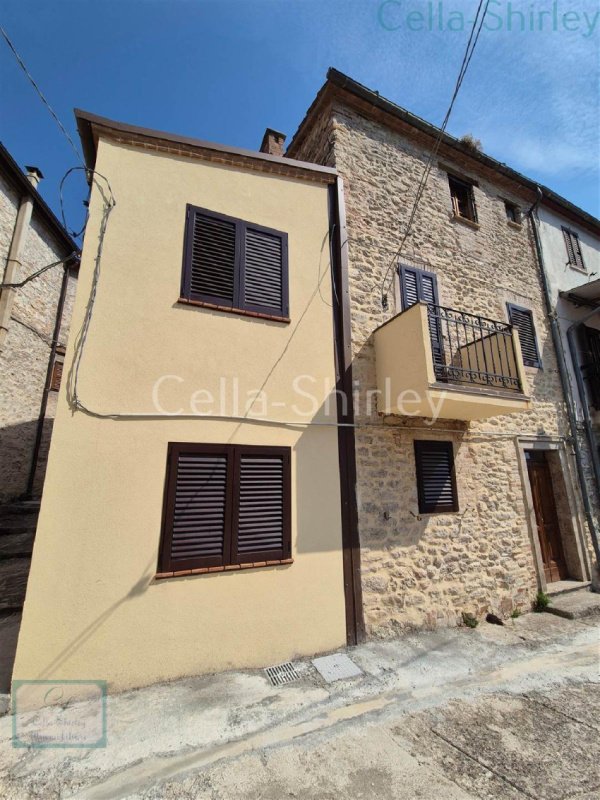 Casa semi indipendente a Montefortino