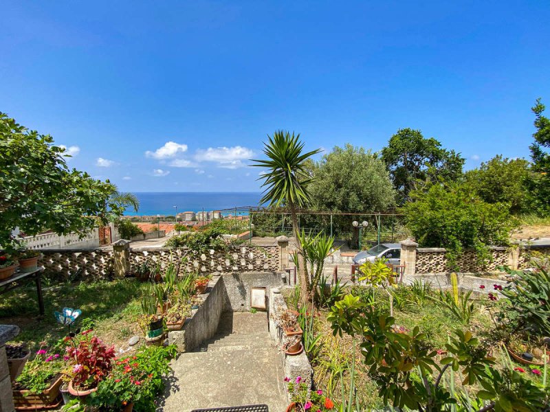 Apartment in Falconara Albanese