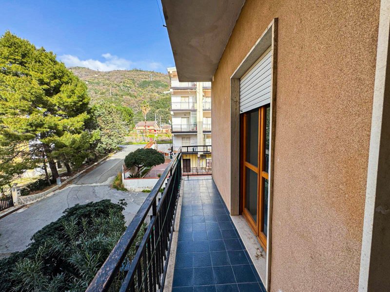 Lägenhet i Falconara Albanese