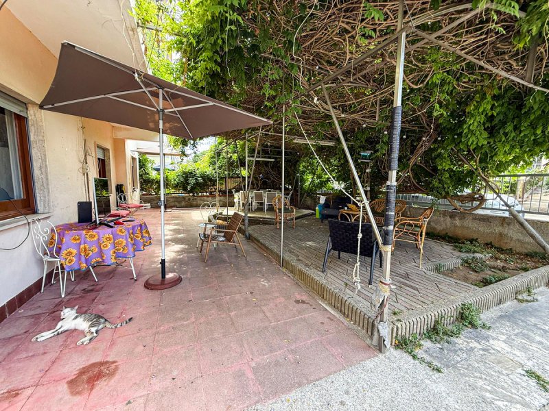 法尔科纳拉-阿尔巴内塞独立公寓