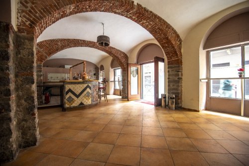 Kommersiell byggnad i Biella