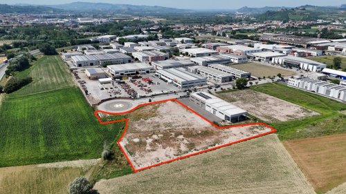 Строительный участок в Альба