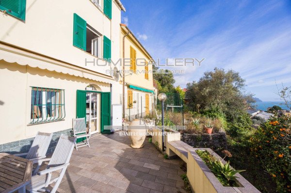 Half-vrijstaande woning in Genua