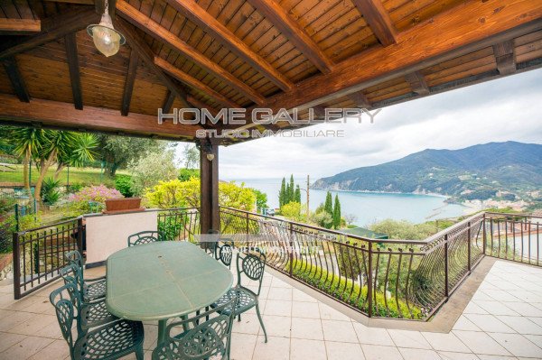 Self-contained apartment in Moneglia