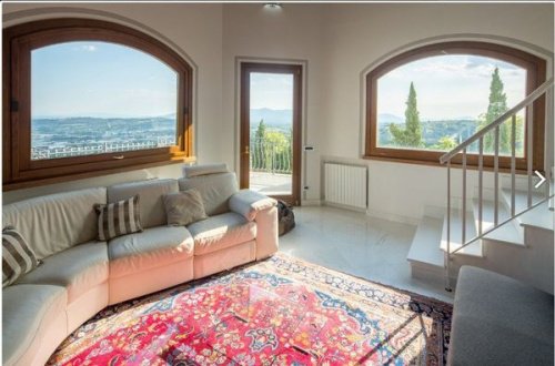 Casa indipendente a Pescia