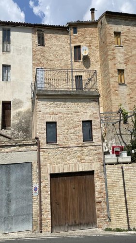 Крыша/земля в Бельмонте-Пичено