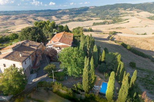 Half-vrijstaande woning in Volterra