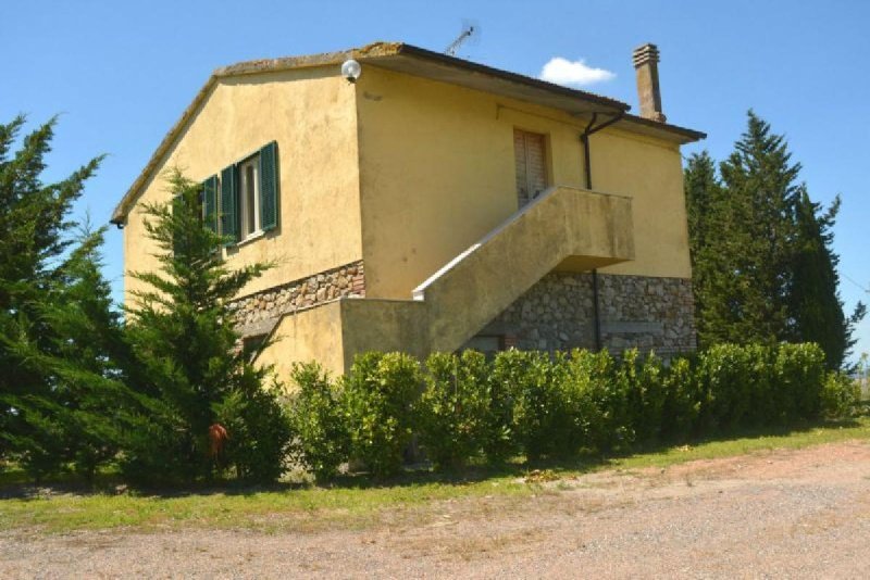 Country house in Lajatico